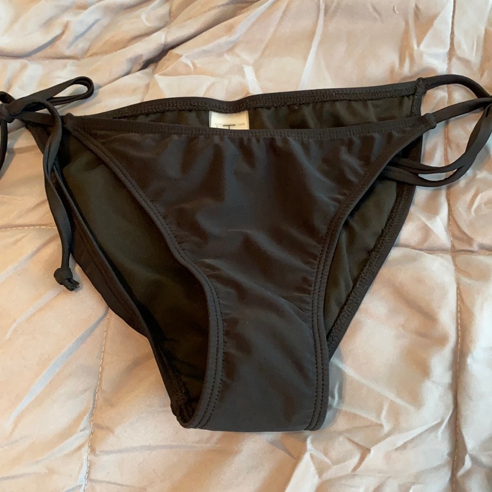 NWT black string bikini bottoms size “M” H2OH! brand from surf shop